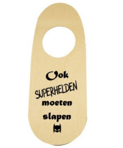 deurhanger ook superhelden moeten slapen koop je bij Superheldenshop