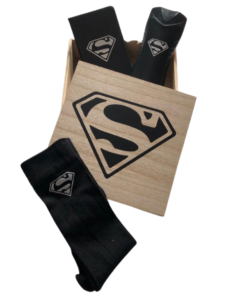 Cadeaubox met superman logo is een origineel cadeau voor Vaderdag om te geven en te krijgen.